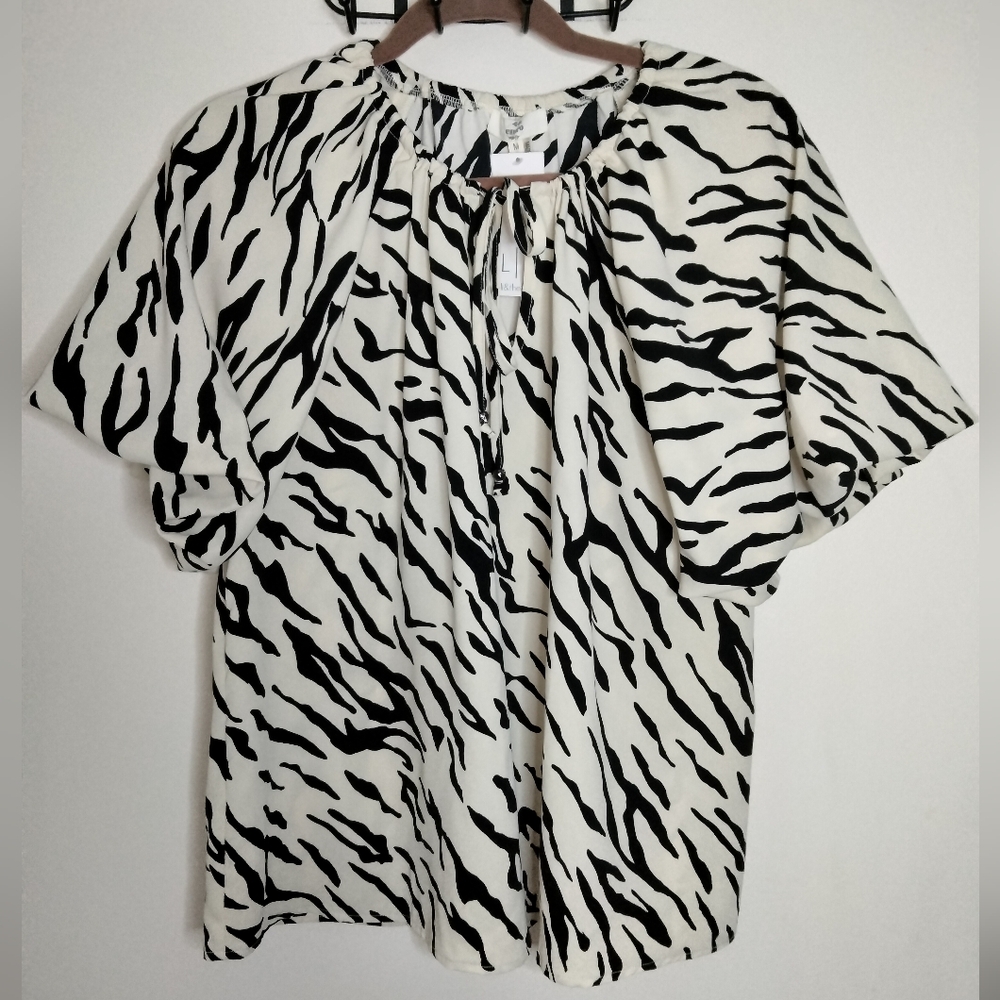 Entro (Size M) Multicolor Zebra Print Puff SS Tie Front Keyhole Blouse (NEW-NWT)